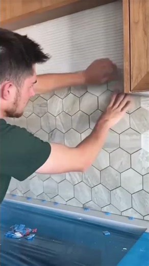 Installing brick patterned wallpaper on the kitchen wall is easy and fast and looks great #shorts