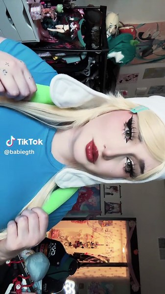 Cosplay I g got deleted sigh it will be back in a new form but for the meantime the bird app is always there #adventuretime