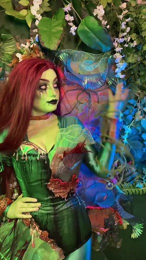 Stunning Poison Ivy Cosplay Unveiled