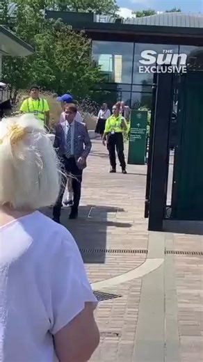 Cliff Richard arrives at Wimbledon in his best suit yet! 🤩 | The Irish Sun Sport