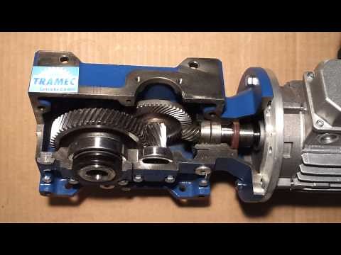 Kegelstirnradgetriebe / bevel helical gearbox, Winkelgetriebe in Funktion, Animation
