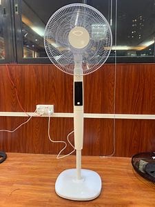 [Hot Item] Electric Fan with Remote Control 220V Electric Digital Oscillating Cooling Fan