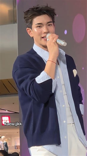 อยู่เฉยๆก็น่ารัก โฟ้ดวีนเบาๆ ทำไมfc ร้องไม่ได้ ร้องได้นะ แต่วันนี้มัม.เขินนิดหน่อย #fourthnattawat
