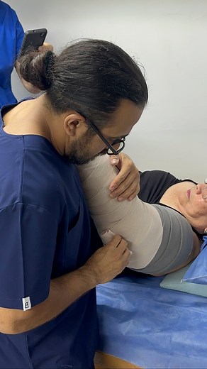 Luis L Montoya on Instagram: "-Nuevas estrategias recomendadas con alto nivel de evidencia científica y seguridad para reducción de riesgo de linfedema relacionado a cancer de mama, de consenso: -Implemento de programas de vigilancia prospectivos, por linfofluoroscopia y bioimpedancja para detectar daño linfático en pacientes sometidos a radioterapia y/o linfadenectomía cuando sea factible y los recursos lo permitan. -Prescripción precisa de mangas de compresión profiláctica (ANTES de que el pac