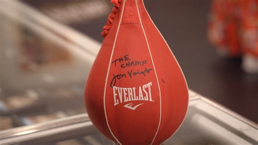482K views · 4K reactions | Rick sits down with his crew and Jon Voight to enjoy dinner and talk about the signed speedbag that he purhcased. | Pawn Stars on History | Facebook