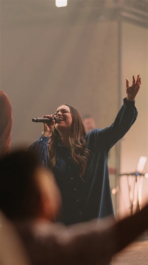 You were, You are You always will be God alone Seated on the throne 🙌 Quien fue, Quien es Por siempre lo serás mi Dios Tu trono eterno es Watch the full Global Impact Weekend service on the Gateway Church YouTube channel and join us in worship as we lift high the name of Jesus with worship leaders from around the world! | Gateway Worship