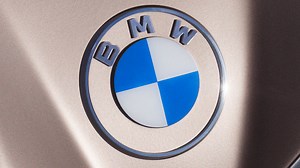 BMW-Logo (2020): neu - BMW i4 - Info - AUTO BILD