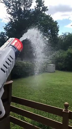 Slow motion Nerf Super Soaker Hydro Cannon water gun