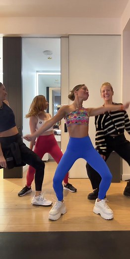 when she (me) can’t dance but can learn coreo 📣🤸🏼‍♀️🏅🎉🎀 #cheer #girlies