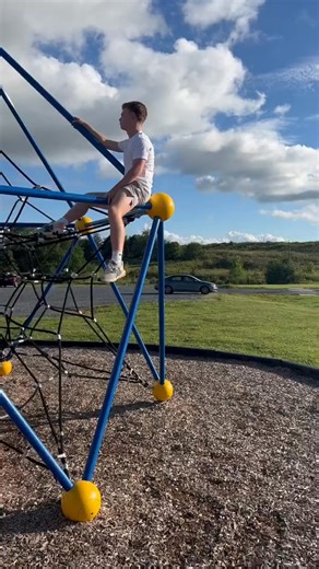 Dude’s so chill even frozone getting cold | Real Conner