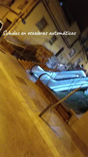 Gracias a estas escaleras no tiré el hígado por la boca 😂😂😂😂 ¡Madre mía! Pedazo de subida #escalerasmecánicas #escalerasmecánicasenlacalle🔥 #cuestasinterminables