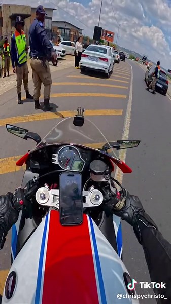 I aint got no time for that🏍️📸 —-Hashtags—- #CBR1000RR #Husqvarna701 #BikeLife #MotorcycleMadness #StreetRacing #HighSpeedChase #RunFromCops #BikerLife #MotoVlog #AdrenalineRush #BikerGang #SportBike #Supermoto #ThrottleJunkie #FastLife #MotorcycleEscape #BikerRebels #TwoWheels #BikeVsCops #BikeEscape #MotoAddict #RideOrDie #ChaseTheSun #MotoMania #MotorcycleAdventures #SpeedAddict #BikeOutlaws #SuperbikeLife #BikerLifestyle #Motorcycle