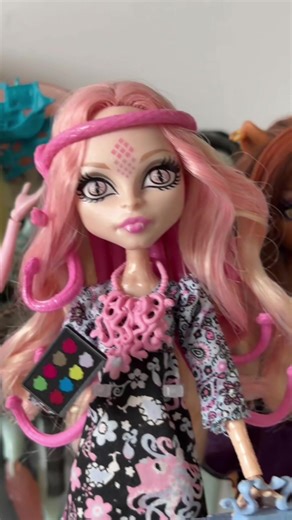 Viperine Gorgon Gets Her New Glasses Soon!