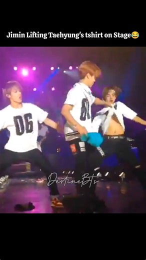 Jimin Lifting Taehyung's tshirt on Stage😂🤣🔥 #shorts #bts #trending #kpop #vmin