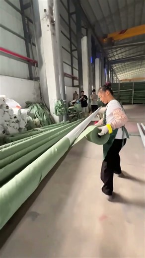 Cooperative packaging process of street lamp poles