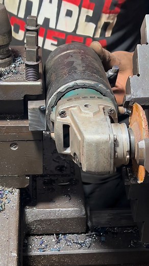 A smart latheman, always has brilliant ideas #mechanicalengineering #engineering #machinist #lathemachine #welding #lathework #technology | Hamdani Pasaribu