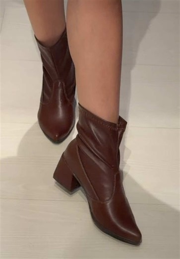 Short Brown Boots for Winter Style