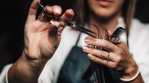 Friseur-Ausbildung Gehalt: So viel bekommen Azubis im Friseurhandwerk