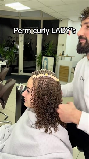 Perm curly on Lady hair #dauerwelle #locken #curlyproducts #naturalcurls