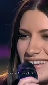 @laurapausini ENTRE TÚ Y MIL MARES 2000 @laura4u_official #tbt❤️ #laurapausini | *laura Pausini FANS Venezuela*