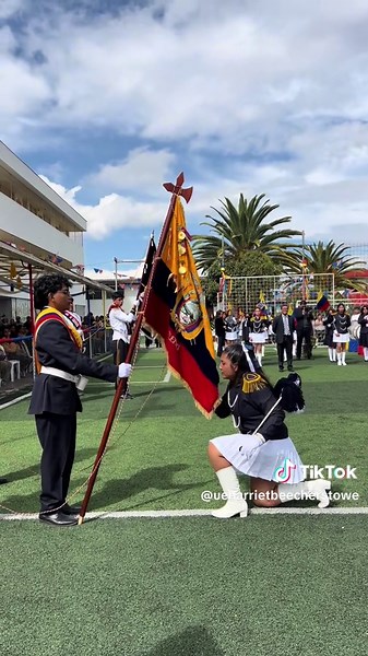 Juramento a la Bandera Nacional en Tercer Año de Bachillerato