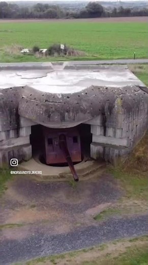 ORIGINAL D-DAY BATTLE GUN AT WW2 GERMAN BATTERIE IN NORMANDY