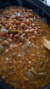 🍲 Delicious Pot of Pinto Beans This classic pot of pinto beans is creamy, smoky, and packed with deep, savory flavor. Perfect as a main dish with cornbread or as the ultimate side for BBQ, tacos, or rice ❤️ 🛒 Ingredients 1 lb dried pinto beans, rinsed 6 cups water or chicken broth 1 small onion, chopped 🧅 full recipe 👇🏻💬 | Easy Fresh Recipe