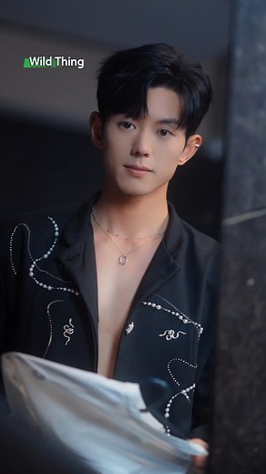 1.4M views · 37K reactions | Oops! Sneak peek failed, and the blush is real~  偷瞄失败，这下尴尬了~  #iqiyi #wildthing #cdrama #verticaldrama #shortdrama #mustwatch #lanbo #wangzijia #爱奇艺 #十分野 #微剧 #短剧 #蓝博 #王子甲 | iQIYI Malaysia | Facebook