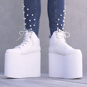 25M views · 781 reactions | This shoe brand is all about the platform. ⬆️ | Insider Style | Facebook