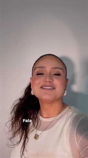 VitrinniMT on Instagram: "🎤 Atenção, Nova Mutum! O evento mais esperado do mês tá chegando... 💃 BUTECO DAS PATROAS! 🗓️ Sexta-feira, 28 de novembro, a partir das 22h, na Vitrinni! E pra comandar essa noite incrível: atração nacional – LUIZA MARTINS! 🔥 A artista que conquistou o Brasil inteiro, com mais de 400 milhões de visualizações no YouTube e mais de 1,8 milhão de ouvintes mensais no Spotify! 🎶 Ela é dona dos hits “Cê Não Me Superou”, “Desconhecido”, “Parabéns Por Me Perder”, “S de Sauda