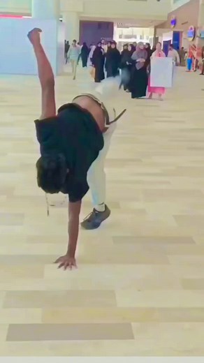 Acrobatic Stunts in Public Spaces: Incredible Moves