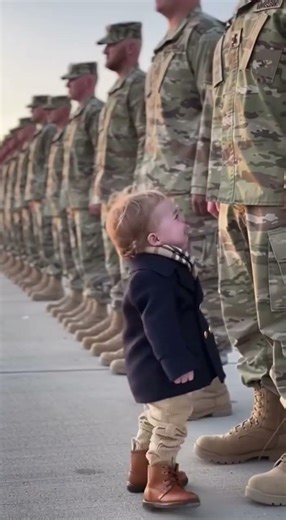 Daddy I Need Your Hug😭 | Most Emotional Military Reunion Ever#militaryreunion #emotional #homecoming