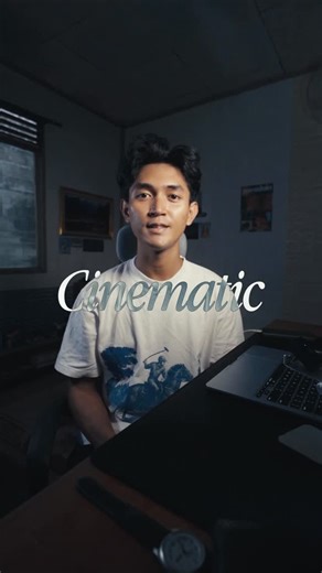 Ramzi | Videography & Filmmaking Tips on Instagram: "Banyak yang salah soal “cinematic”. Dikira urusannya ada di editing dan color grading. Padahal, semuanya dimulai dari angle aja. Berhenti shooting dari sisi terang. Mulai kenali shadow side. Disanalah kontras, dimensi dan emosi muncul. Pendapat kalian gimana? Follow untuk insight filmmaking berikutnya. #tutorial #filmmaking #cinematic #film #filmlook #blue #raisehand #editing #colorgrading #composition"