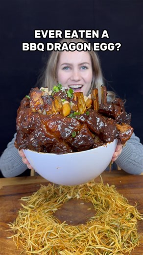 Have you ever tasted a Dragon Egg before? This is the DRAGON EGG and it is coming August 2024 for one month only! Seriously massive, it feeds 4-5 people. We are making it available for sale due to incredible public demand. 𝗜𝗻𝗴𝗿𝗲𝗱𝗶𝗲𝗻𝘁𝘀: 🍖 2.6kg Rack of 12-hour Slow Smoked Gippsland Beef Ribs 🥔 Fat Boy Chips 🐷 Giant Oink Balls 🧀 Cheese Sauce 🍖 BBQ Sauce 🌿 Crispy Rosemary Potato Floss 𝗙𝗲𝗮𝘁𝘂𝗿𝗲𝘀: 🔥 Dragon Skin Cut on the Beef Ribs 🍽️ Feeds 4 to 5 ⏳ One Month Only: August 20