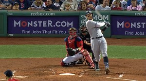 來到芬威球場的「法官」Aaron Judge，今天依舊打卡開庭，一棒將他本季第46轟掃過「綠色怪物」上空、出了球場，同時成為本季首位達到100打點的球員💪 👉Judge以109場比賽達成100打點，是自2013年Miguel Cabrera的103場以來最快的紀錄👏 | MLB Taiwan 美國職棒大聯盟