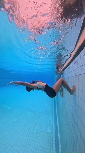 Dance Like a Mermaid in Jakarta's Underwater Class