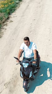 🛵 Poznaj Lolland – trójkołowy skuter elektryczny, który zrewolucjonizuje Twoje codzienne podróże. Dzięki niezwykłej łatwości prowadzenia, manewry skrętu i zawracania stają się przyjemnością nawet na najwęższych uliczkach. Napisz komentarz o treści "LOLLAND", aby dowiedzieć się ile dofinansowania na ten sprzęt, jesteśmy w stanie pozyskać dla Ciebie! Funkcjonalność: 🔒 Dwa zamykane schowki: Bezpieczne miejsce na Twoje rzeczy podczas podróży. 💡 Oświetlenie LED: Zapewnia doskonałą widoczność i bez