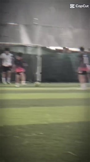 [Người nối màn tiếp theo giới thiệu thành viên lớp 8a10-THCS Trần Phú] Trần Trọng Khang Khang là một cậu bạn đẹp trai với vẻ ngoài sáng sủa và nụ cười dễ gây nghiện.Mỗi lần Khang cười, đôi mắt cong cong lại lộ ra nét ấm áp và thân thiện, làm ai nhìn cũng có cảm giác gần gũi ngay lập tức. Mái tóc ngắn hơi xù càng làm bạn trông năng động, khỏe khoắn và rất cuốn hút. Khuôn mặt Khang hài hòa, làn da tươi tắn, đôi má hơi phúng phính khiến tổng thể vừa sáng vừa đáng yêu. Nhưng điều khiến Khang trở nên