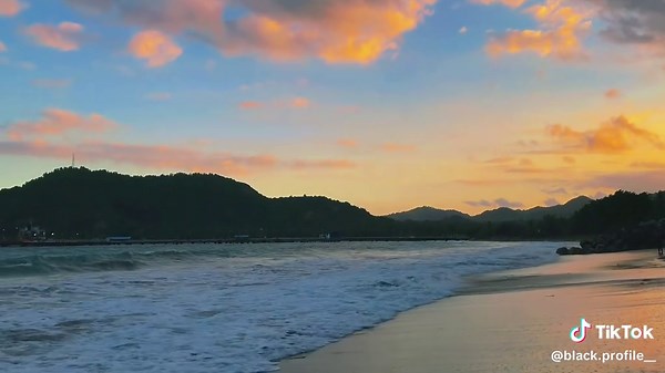 Cinematic Sunset Aesthetics at Pantai Beach