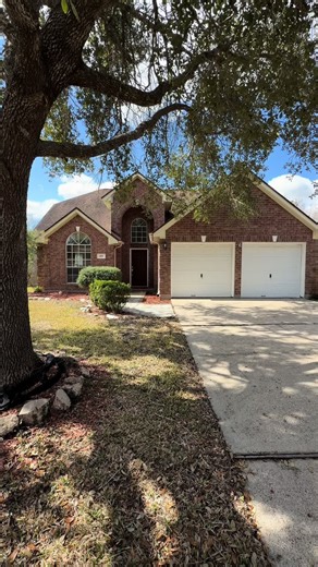 🔑🏡FOR SALE🏡🔑 805 N Belle Dr, Angleton, TX. Call Regina! 979-799-7348 #clarkrealtytx #forsale #angletontx #texas