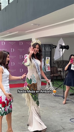 Nadia Mejía en Ambato: Belleza y Elegancia