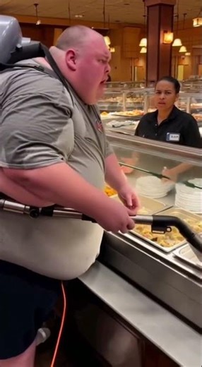 Man Vacuums Up Buffet Food #fat #foodies #buffet #diningdiaries #funnyshorts #fyp #viral #trending