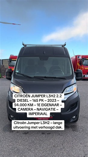 CITROËN JUMPER L3H2 2.2 DIESEL – 165 PK – 2023 – 54.000 KM – 1E EIGENAAR – CAMERA – NAVIGATIE – IMPERIAAL Citroën Jumper L3H2 – lange uitvoering met verhoogd dak. Afmetingen laadruimte: • Lengte: circa 370 cm • Breedte: circa 186 cm • Hoogte: circa 196 cm 💰 Prijs: €22.950 ⭐ 1 JAAR GARANTIE Zeer verzorgde Belgische Citroën Jumper van de eerste eigenaar, met slechts 54.000 km. Lange laadruimte en hoog dak: ideaal voor zelfstandigen, aannemers en vakmensen. De vorige eigenaar heeft zijn bedrijfsac