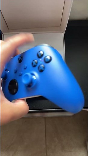 BEAUTIFUL Shock Blue Xbox controller