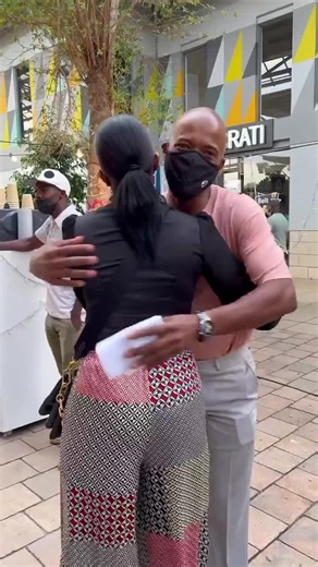 With age comes wisdom!😎 Sometimes you don’t need speed, just street smart!😉 Killed two cones in one move. It’s not cheating when the rules aren’t clear right!😂🤷🏽‍♀️ I win!🏆 🏆🏆 Finish en klaar!😂😂😂💪🏾❤️ #thechampishere #55loading♊️ #neverskipamonday #iconniecfit #mindbodyspiritmessages