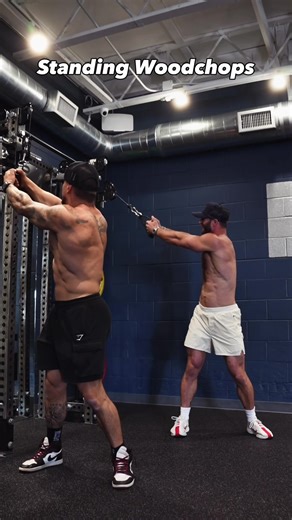 🔥 WEIGHTED CABLE AB RIPPER 🔥 Bodyweight core work is great, but if you want to build thick, blocky abs and deep cuts, you need to add resistance. Grab a cable machine and your favorite workout partner to try this complete core crusher! 🍫 🪓 Standing Woodchops (3-4 x 10-12/side): Keep your arms relatively straight and rotate through the torso. This builds explosive rotational power and torches the obliques. 💥 Weighted Crunches (3-4 x 12-15): Kneel down and focus on rounding your spine to cont