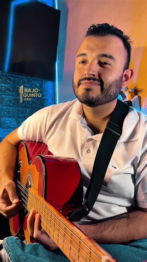 Cuando arranca este intro, muchos ya saben cuál es la rola 🎸🔥 Un clásico de esos que jamás pasan de moda. La toqué con mi bajo sexto y me volvió a traer recuerdos de baile, amigos y noches de música norteña. 🎧 Los que tocaron esta canción en vivo… ¿se acuerdan de la primera vez? 😌 👇 Déjame en los comentarios: ¿Reconociste el intro sin ver el título? 🎶 Música que une, música que se siente. #BajoQuintoPro 🤘 #BajoQuinto #loco #pesado #charlyhernandezjr