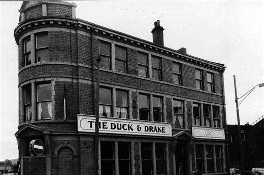 Photos raise a glass to Leeds pub culture in the early 1990s