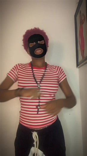 Stylish Low Cut Looks for Every Occasion