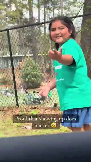 She ran her first mile but she was ready to give up so close to the finish line, and then she saw her mom and it motivated her to keep going! 🥹😭Her mom literally recharged her entire battery ❤️
